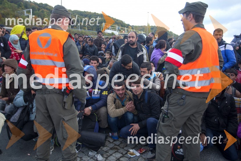 Begunci v nastanitvenem centru Šentilj