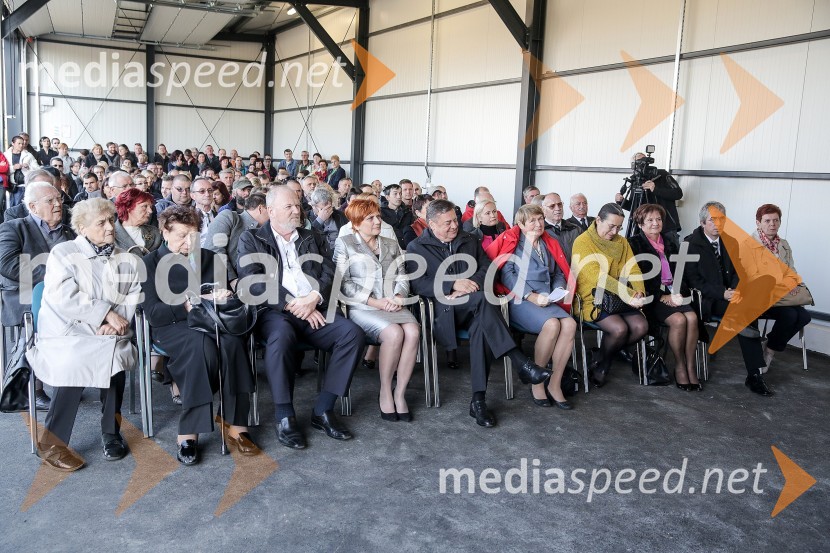  ... ;  ... ;  ... ;  Mira Potokar, direktorica, ŽELVA podjetje za usposabljanje in zaposlovanje invalidov, d.o.o.;  Zoran Janković, župan MOL, predsednik PS;  ... ;  ... ;  ... ;  ... ;  ... Odprtje novih poslovnih prostorov podjetja Želva d.o.o.