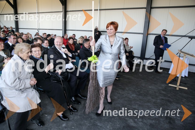  Mira Potokar, direktorica, ŽELVA podjetje za usposabljanje in zaposlovanje invalidov, d.o.o.Odprtje novih poslovnih prostorov podjetja Želva d.o.o.