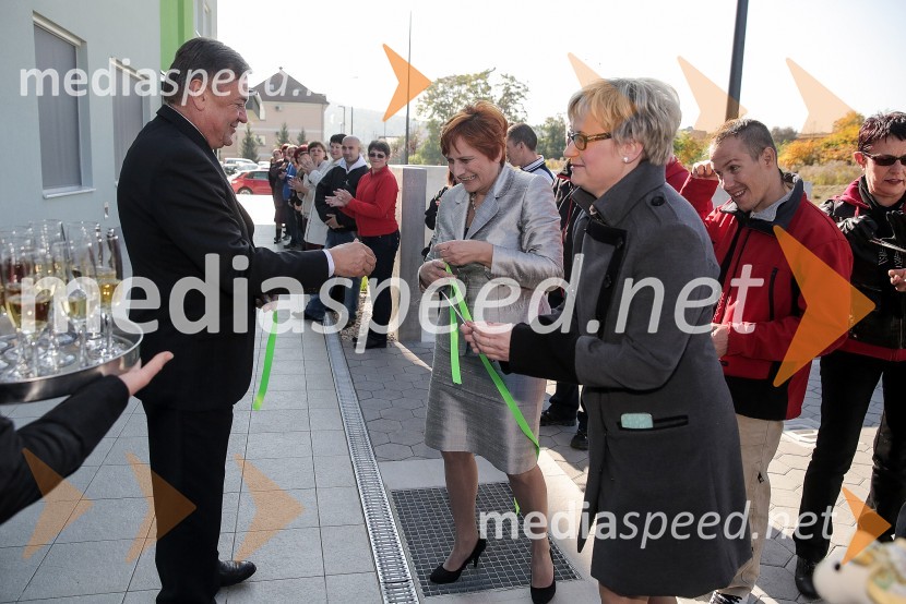 Zoran Janković, župan MOL, predsednik PS;  Mira Potokar, direktorica, ŽELVA podjetje za usposabljanje in zaposlovanje invalidov, d.o.o.;  ... Odprtje novih poslovnih prostorov podjetja Želva d.o.o.