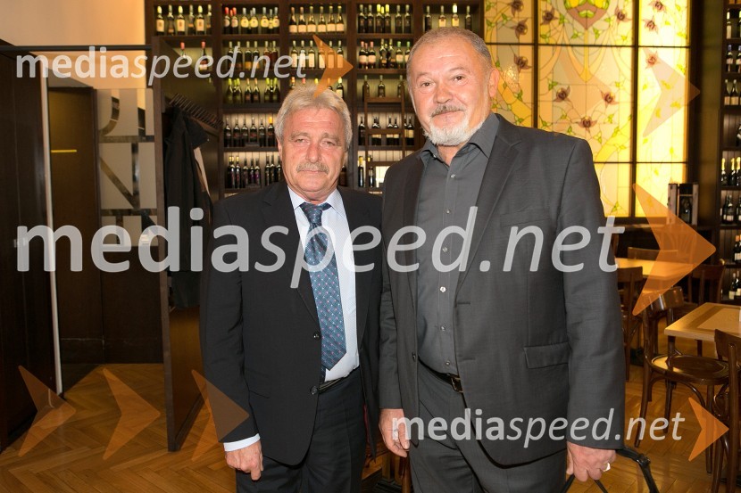 dr. Mojmir Wondra, Biotehniška fakulteta, Univerza v Ljubljani;  Rado Stojanovič, organizator Salona penečih vin, Slovenskega festivala vin, Martinovanja v Ljubljani, Ljubljanske vinske potiViva il vino predstavlja 5 vinskih državnih prvakov