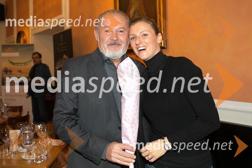  Rado Stojanovič, organizator Salona penečih vin, Slovenskega festivala vin, Martinovanja v Ljubljani, Ljubljanske vinske poti;  ... Viva il vino predstavlja 5 vinskih državnih prvakov