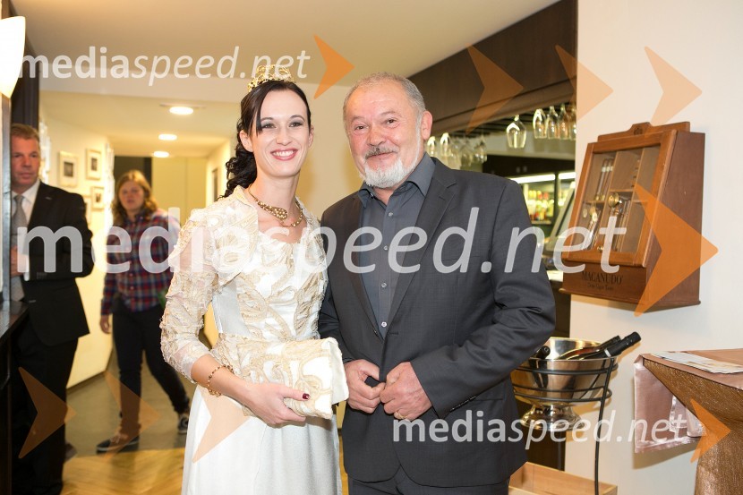  Sandra Vučko, Vinska kraljica Slovenije 2015;  Rado Stojanovič, organizator Salona penečih vin, Slovenskega festivala vin, Martinovanja v Ljubljani, Ljubljanske vinske potiViva il vino predstavlja 5 vinskih državnih prvakov