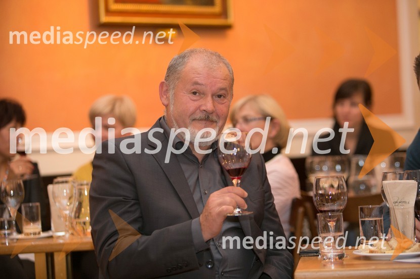  Rado Stojanovič, organizator Salona penečih vin, Slovenskega festivala vin, Martinovanja v Ljubljani, Ljubljanske vinske potiViva il vino predstavlja 5 vinskih državnih prvakov