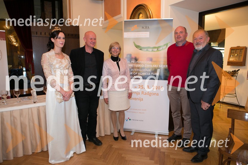  Sandra Vučko, Vinska kraljica Slovenije 2015;  Miran Mate, projektni vodja, Pomurski Sejem;  Mateja Jaklič, Pomurski sejem;  Andrej Slogovič, Pomurski sejem;  Rado Stojanovič, organizator Salona penečih vin, Slovenskega festivala vin, Martinovanja v Ljubljani, Ljubljanske vinske potiViva il vino predstavlja 5 vinskih državnih prvakov