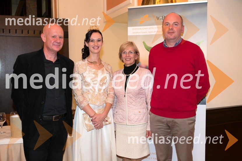  Miran Mate, projektni vodja, Pomurski Sejem;  Sandra Vučko, Vinska kraljica Slovenije 2015;  Mateja Jaklič, Pomurski sejem;  Andrej Slogovič, Pomurski sejemViva il vino predstavlja 5 vinskih državnih prvakov