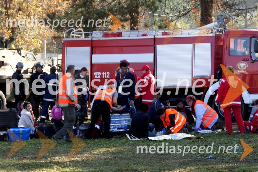 Begunce na mejnem prehodu Rigonce obiskal Borut Pahor