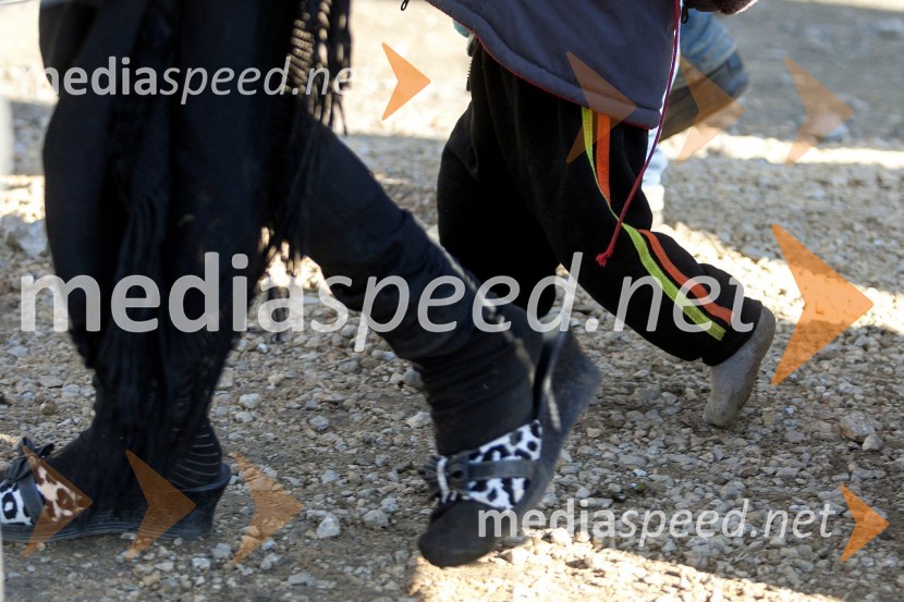 Begunce na mejnem prehodu Rigonce obiskal Borut Pahor