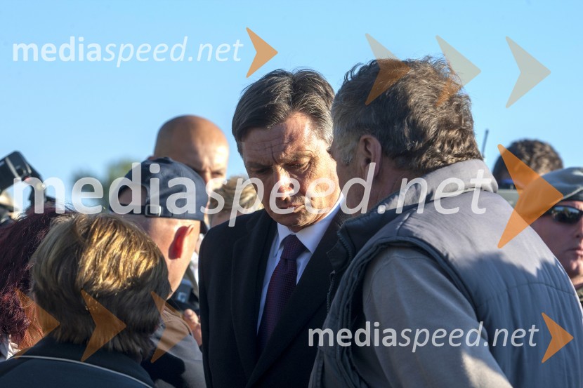 Borut Pahor, predsednik Republike Slovenije;  ... Begunce na mejnem prehodu Rigonce obiskal Borut Pahor