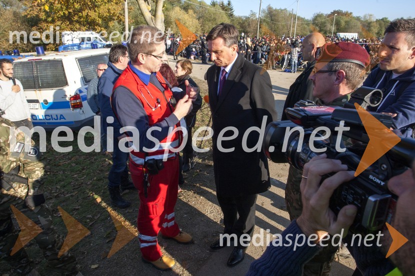  ... ;  Borut Pahor, predsednik Republike SlovenijeBegunce na mejnem prehodu Rigonce obiskal Borut Pahor