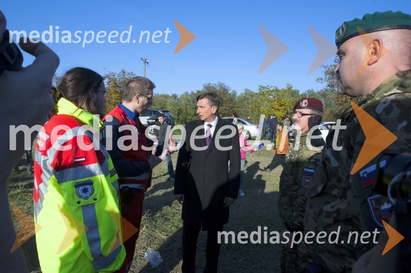  ... ;  ... ;  Borut Pahor, predsednik Republike Slovenije;  ... ;  ... Begunce na mejnem prehodu Rigonce obiskal Borut Pahor