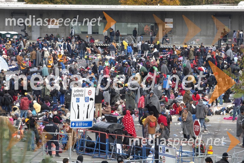 Ponovno prihod večjih skupin beguncev na  mejnem prehodu Šentilj