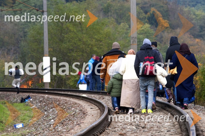 Ponovno prihod večjih skupin beguncev na  mejnem prehodu Šentilj
