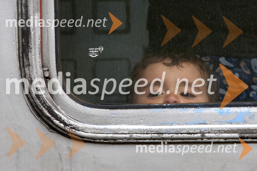 Ponovno prihod večjih skupin beguncev na  mejnem prehodu Šentilj