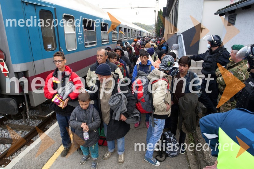 Ponovno prihod večjih skupin beguncev na  mejnem prehodu Šentilj