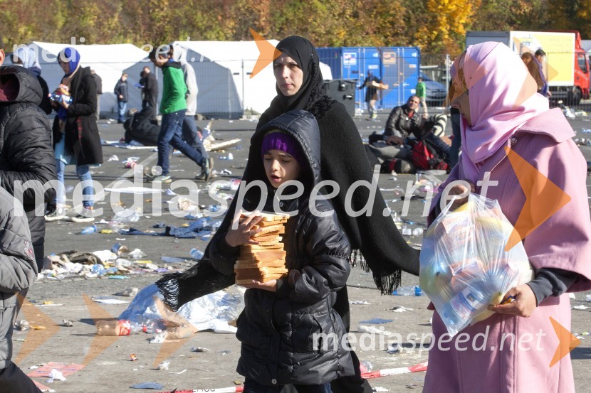 Ponovno prihod večjih skupin beguncev na  mejnem prehodu Šentilj