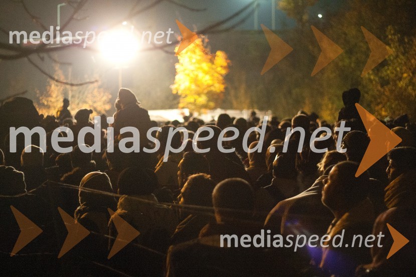 Ponovno prihod večjih skupin beguncev na  mejnem prehodu Šentilj