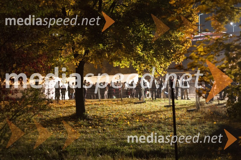 Ponovno prihod večjih skupin beguncev na  mejnem prehodu Šentilj