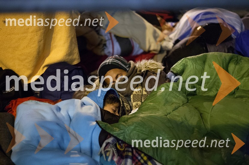 Ponovno prihod večjih skupin beguncev na  mejnem prehodu Šentilj