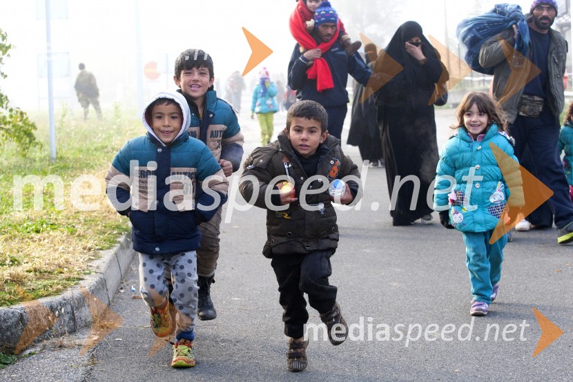 Ponovno prihod večjih skupin beguncev na  mejnem prehodu Šentilj