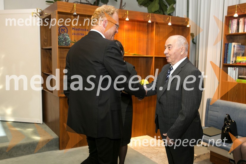  Janez  Škrabec, direktor Riko d.o.o., predsednik Slovensko-ruskega poslovnega sveta, predsednik Lions kluba Ljubljana Iliria;  Doku Gapurovič Zavgajev, veleposlanik Ruske federacije v SlovenijiPodelitev nagrad in štipendij Škrabčeve ustanove 2015