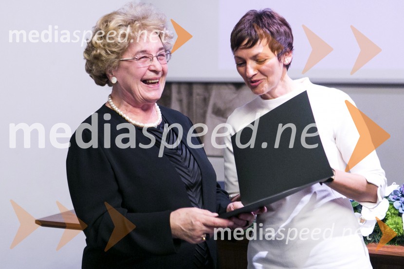 prof. dr. Alenka Šivic Dular, jezikoslovka, slavistka, nagrajenka Škrabčeve ustanove; prof. dr. Maja Makovec Brenčič, ministrica za izobraževanje, znanost in športPodelitev nagrad in štipendij Škrabčeve ustanove 2015