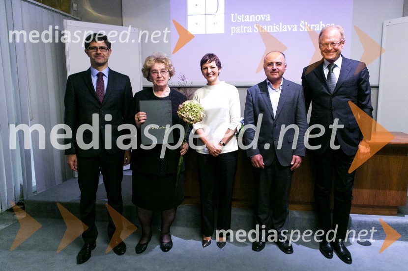  Matjaž Rakovec, predsednik, Ustanova patra Stanislava Škrabca; prof. dr. Alenka Šivic Dular, jezikoslovka, slavistka, nagrajenka Škrabčeve ustanove; prof. dr. Maja Makovec Brenčič, ministrica za izobraževanje, znanost in šport; prof. dr. Marko Snoj, predsednik strokovne komisije Škrabčeve ustanove;  Janez  Škrabec, direktor Riko d.o.o., predsednik Slovensko-ruskega poslovnega sveta, predsednik Lions kluba Ljubljana IliriaPodelitev nagrad in štipendij Škrabčeve ustanove 2015