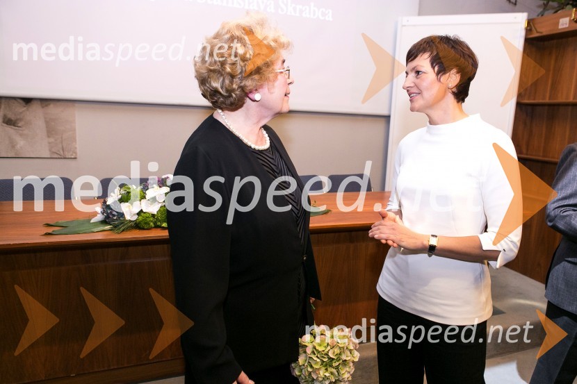 prof. dr. Alenka Šivic Dular, jezikoslovka, slavistka, nagrajenka Škrabčeve ustanove; prof. dr. Maja Makovec Brenčič, ministrica za izobraževanje, znanost in športPodelitev nagrad in štipendij Škrabčeve ustanove 2015