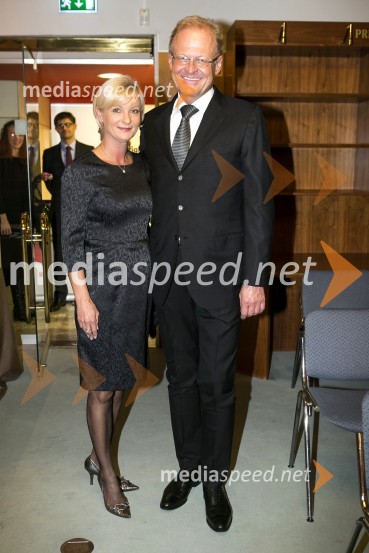  Sonja Poljanšek Škrabec, lastnica Welness centra Sunny;  Janez  Škrabec, direktor Riko d.o.o., predsednik Slovensko-ruskega poslovnega sveta, predsednik Lions kluba Ljubljana IliriaPodelitev nagrad in štipendij Škrabčeve ustanove 2015