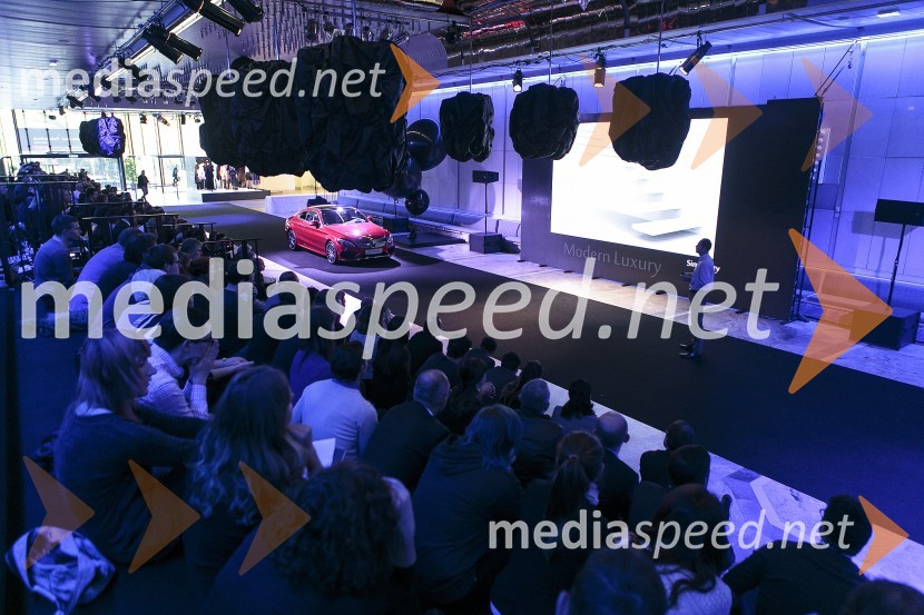 Mercedes-Benz Fashion Week: Predavanje Roberta Lešnika - Mercedes DesignMercedes-Benz Fashion Week: Predavanje Roberta Lešnika - Mercedes Design