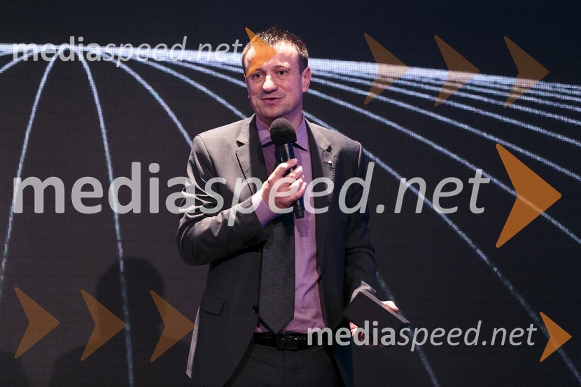  Anton  Horvatič, direktor Diners Cluba SlovenijeMercedes-Benz Fashion Week: Predavanje Roberta Lešnika - Mercedes Design