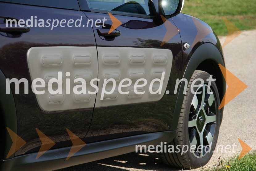 Citroën C4 Cactus Shine 1.6 BlueHDi, oblika kaktusaCitroën C4 Cactus Shine 1.6 BlueHDi, mediaspeed test