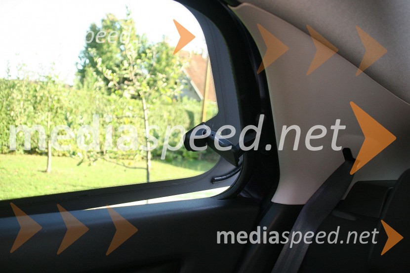 Citroën C4 Cactus Shine 1.6 BlueHDi, bočno odpiranje zadnjih okenCitroën C4 Cactus Shine 1.6 BlueHDi, mediaspeed test