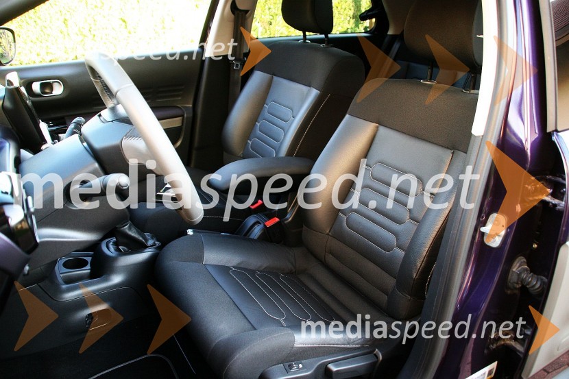 Citroën C4 Cactus Shine 1.6 BlueHDi, kombinacija usnja s tkanino se doplačaCitroën C4 Cactus Shine 1.6 BlueHDi, mediaspeed test