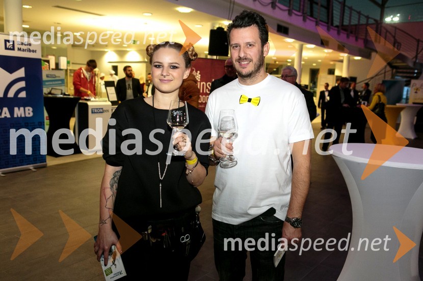  Petra  Tomažič   ;  Tomas  Rožman, Frizerski studio Tomas1. Salon štajerskih mladih vin, PUBEC 2015