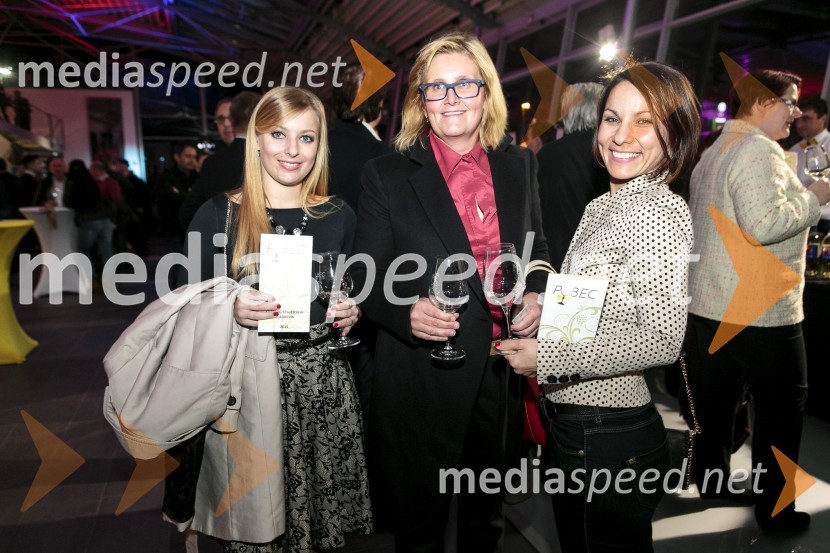  Mateja  Madžarac;  Klaudija Šturm,  direktorica MR d.o.o. Maribor;  Mateja  Greifoner, Press clipping1. Salon štajerskih mladih vin, PUBEC 2015
