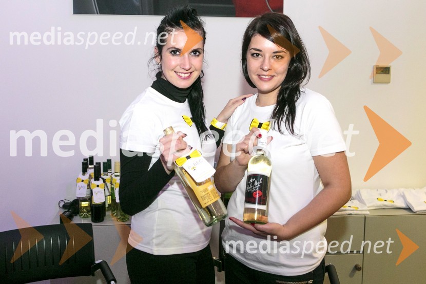  Sara Kaučič ;  Tadeja  Mahorič1. Salon štajerskih mladih vin, PUBEC 2015