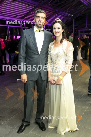  Bor Greiner, odgovorni urednik, Radio City;  Sandra Vučko, Vinska kraljica Slovenije 20151. Salon štajerskih mladih vin, PUBEC 2015