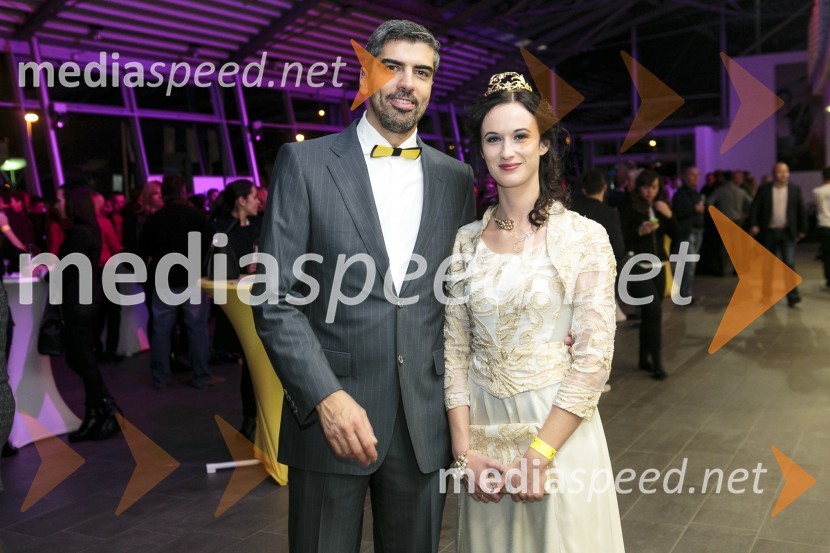  Bor Greiner, odgovorni urednik, Radio City;  Sandra Vučko, Vinska kraljica Slovenije 20151. Salon štajerskih mladih vin, PUBEC 2015