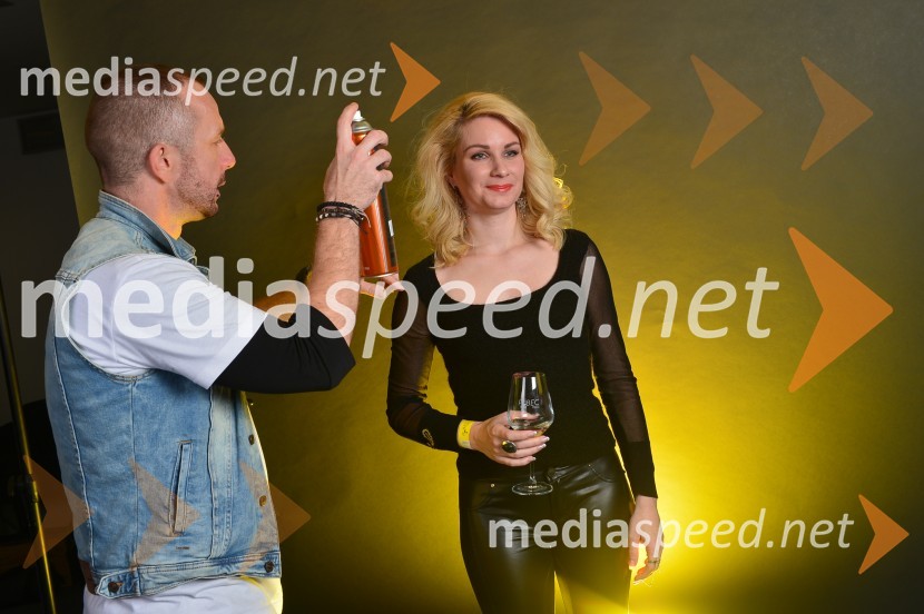  Goran Pfeiler, frizer, studio Orange;  Ana Holc, direktorica, Zlatarne Holc1. Salon štajerskih mladih vin, PUBEC 2015