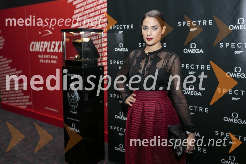  Saša Pavlin Stošić, igralkaSvečana premiera Spectre v Cineplexxu Kranj