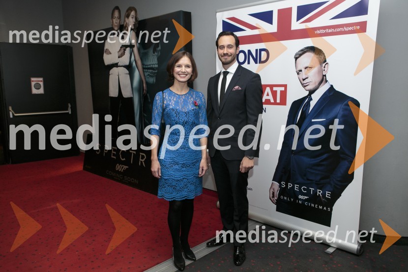  Sophie Honey, veleposlanica Združenega kraljestva Velika Britanija in Severna Irska v Republiki Sloveniji;  Miha Rodman, igralecSvečana premiera Spectre v Cineplexxu Kranj