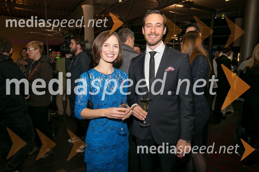  Sophie Honey, veleposlanica Združenega kraljestva Velika Britanija in Severna Irska v Republiki Sloveniji;  Miha Rodman, igralecSvečana premiera Spectre v Cineplexxu Kranj