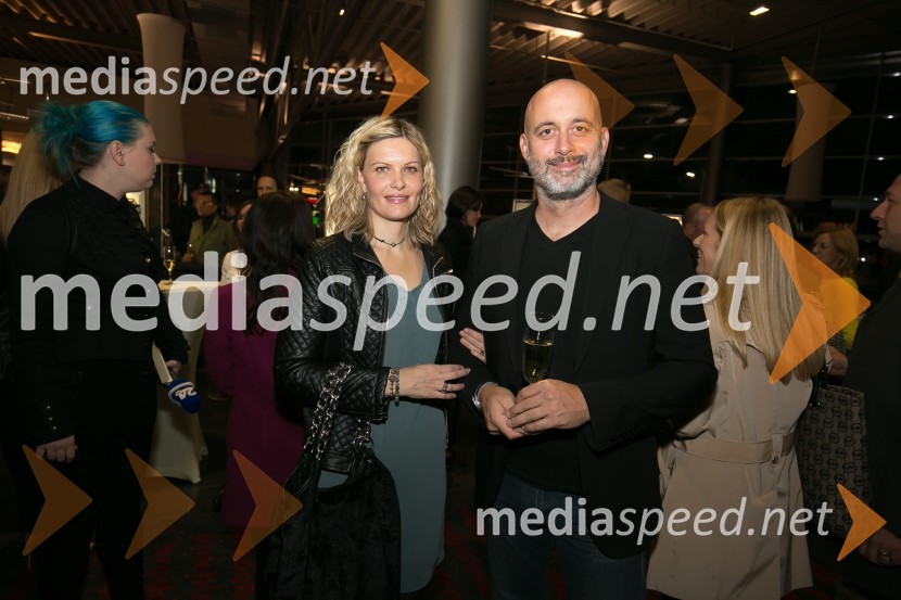  Špela Bravničar;  Aleš Bravničar, fotografSvečana premiera Spectre v Cineplexxu Kranj