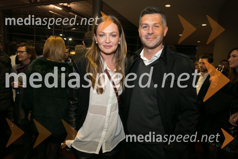  Iryna Osypenko, menekenka;  Matjaž Nemec, namestnik vodje poslanske skupine SDSvečana premiera Spectre v Cineplexxu Kranj
