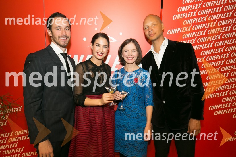  Miha Rodman, igralec;  Saša Pavlin Stošić, igralka;  Sophie Honey, veleposlanica Združenega kraljestva Velika Britanija in Severna Irska v Republiki Sloveniji;  Peter   Savizona   Svečana premiera Spectre v Cineplexxu Kranj