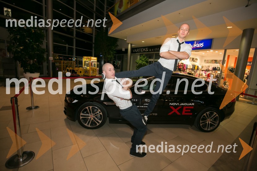  Blaž Slanič, F&B Acrobatics;  Filip Kržišnik, F&B AcrobaticsSvečana premiera Spectre v Cineplexxu Kranj