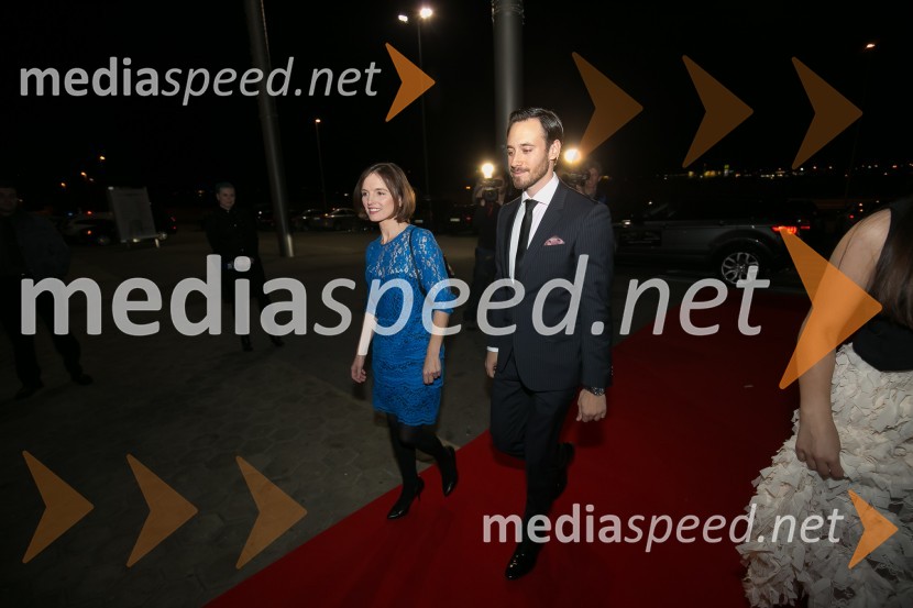  Sophie Honey, veleposlanica Združenega kraljestva Velika Britanija in Severna Irska v Republiki Sloveniji;  Miha Rodman, igralecSvečana premiera Spectre v Cineplexxu Kranj