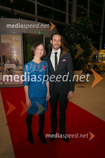  Sophie Honey, veleposlanica Združenega kraljestva Velika Britanija in Severna Irska v Republiki Sloveniji;  Miha Rodman, igralecSvečana premiera Spectre v Cineplexxu Kranj