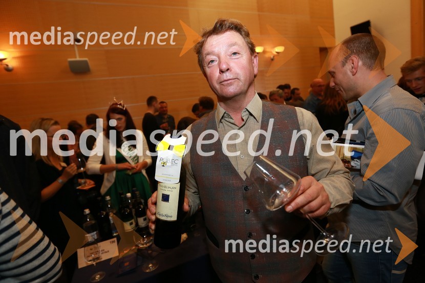 Pubeci na salonu VinDel 2015